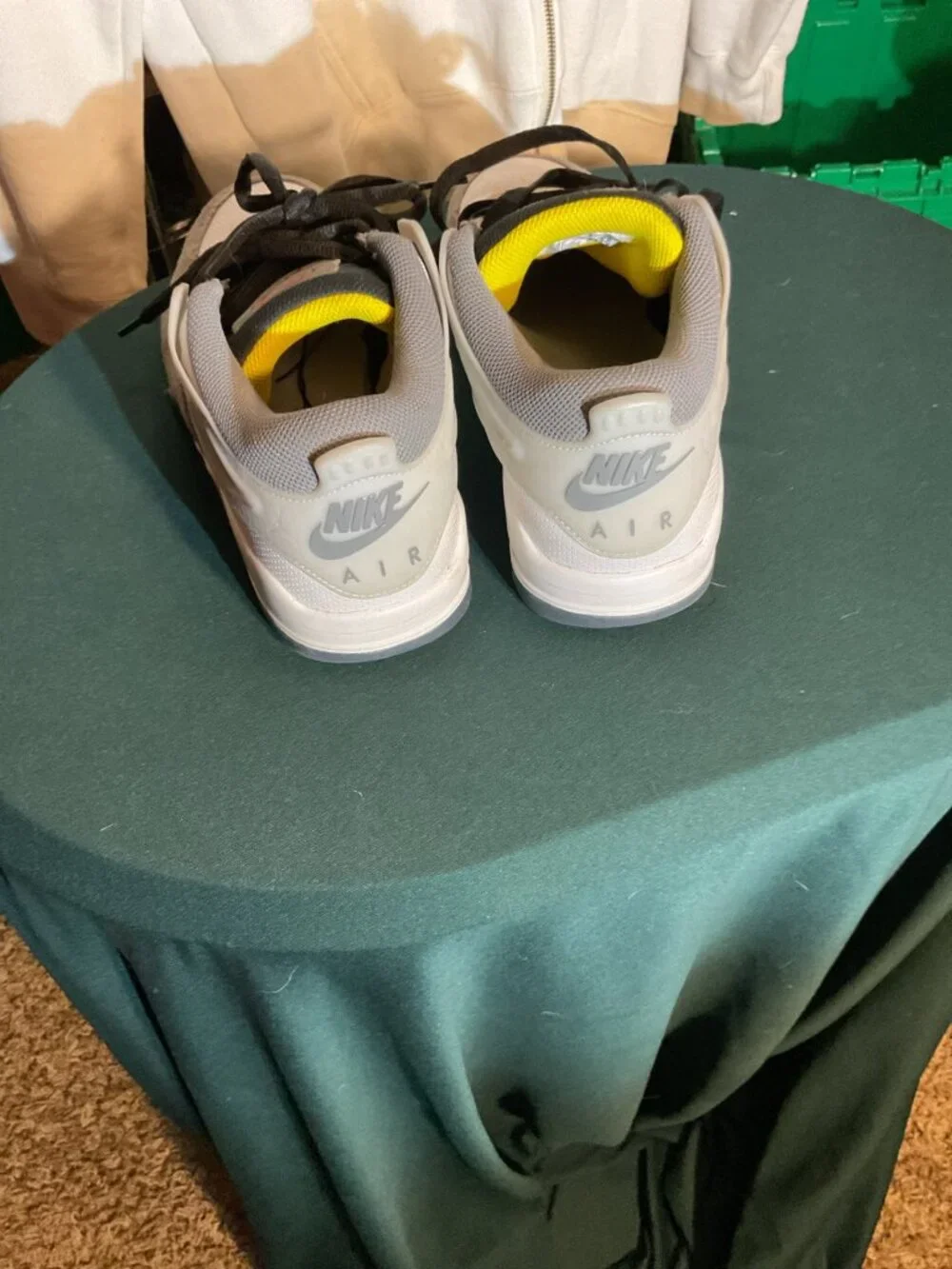 Jordan Flight Court Men's Size 9.5 White Gray Basketball Sneakers